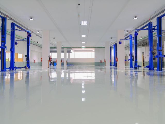 Epoxy-coated workshop or industrial garage floor resistant to oil and heat