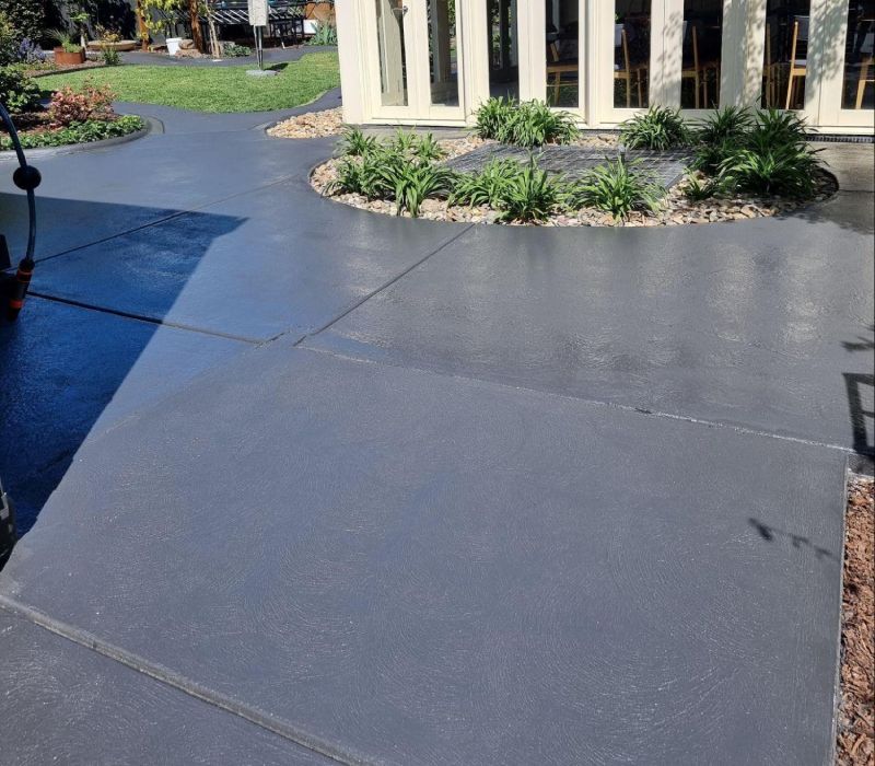 Outdoor entertaining area with sealed concrete patio in Melbourne for lasting colour and protection
