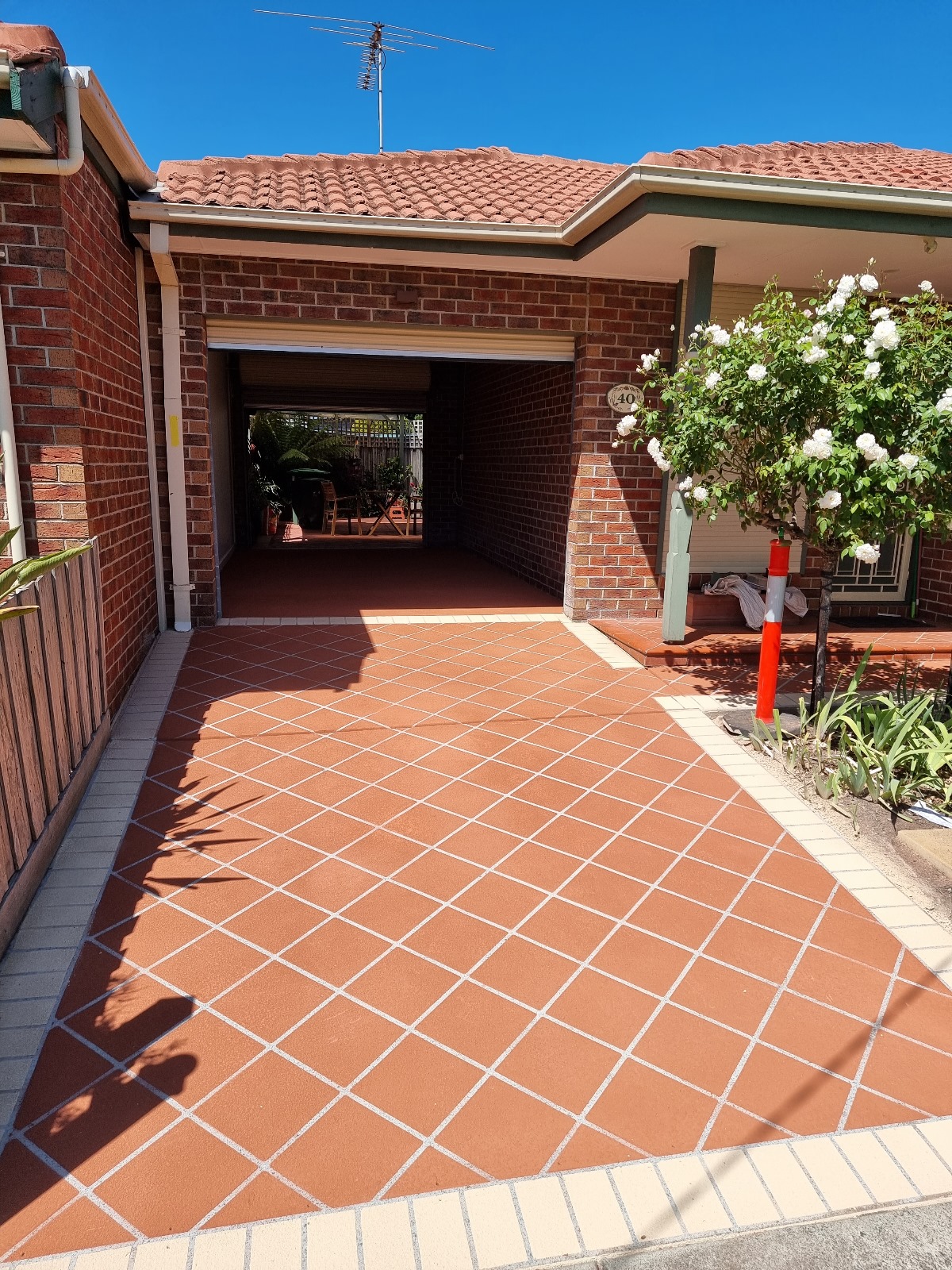 Driveway-concrete-design-and-paint