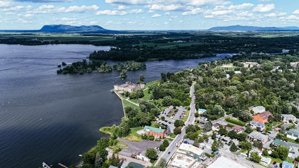 Narre Warren North, Victoria, Australia, featuring spacious residential properties, leafy green landscapes, tree-lined streets, and a peaceful semi-rural atmosphere in Melbourne's south-east.