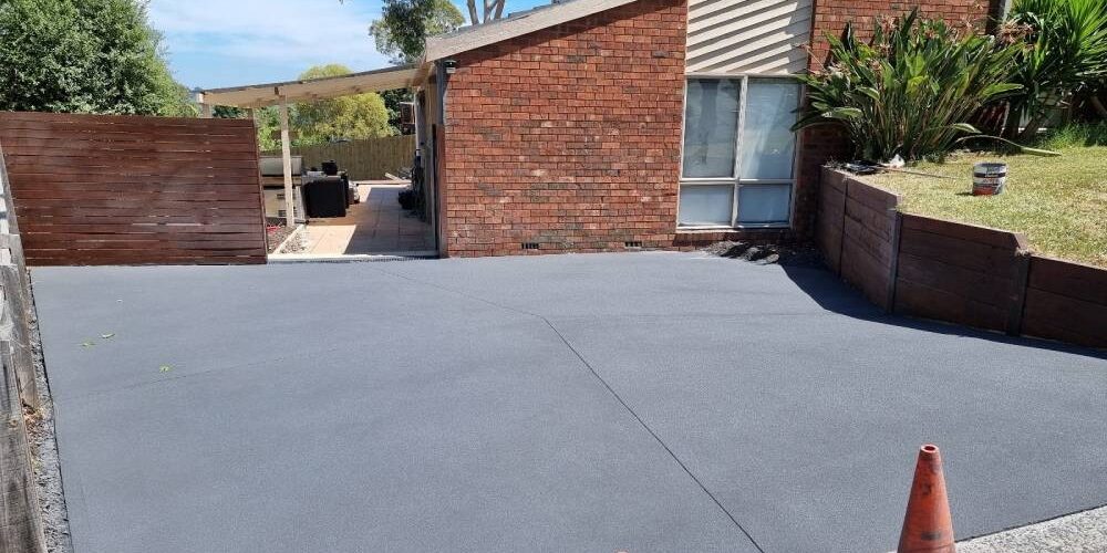 frankston-peeling-driveway-paint Peeling paint coating on an existing concrete driveway in Frankston