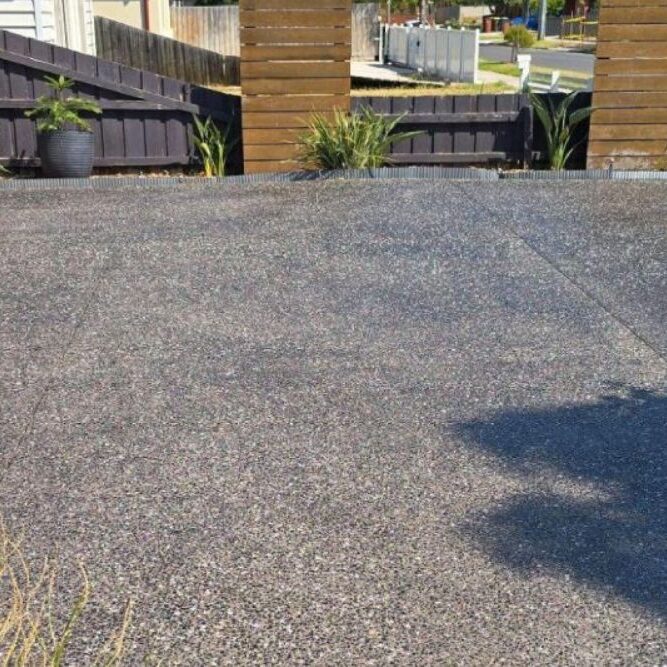 safety-beach-driveway-coating Close-up of a light-coloured slip-resistant finish on an outdoor entertaining area